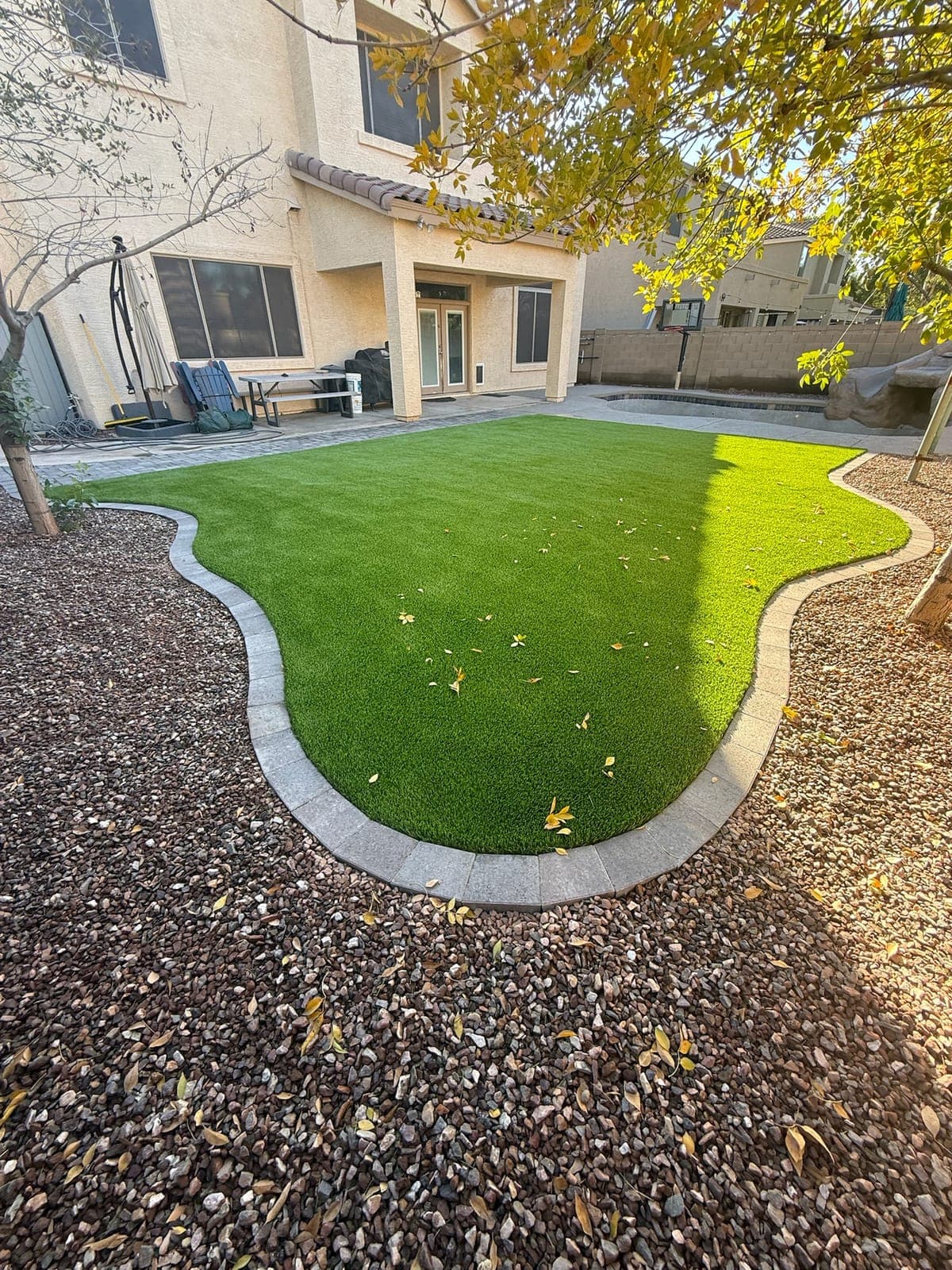 Travertine pool deck and coping in Arizona backyard