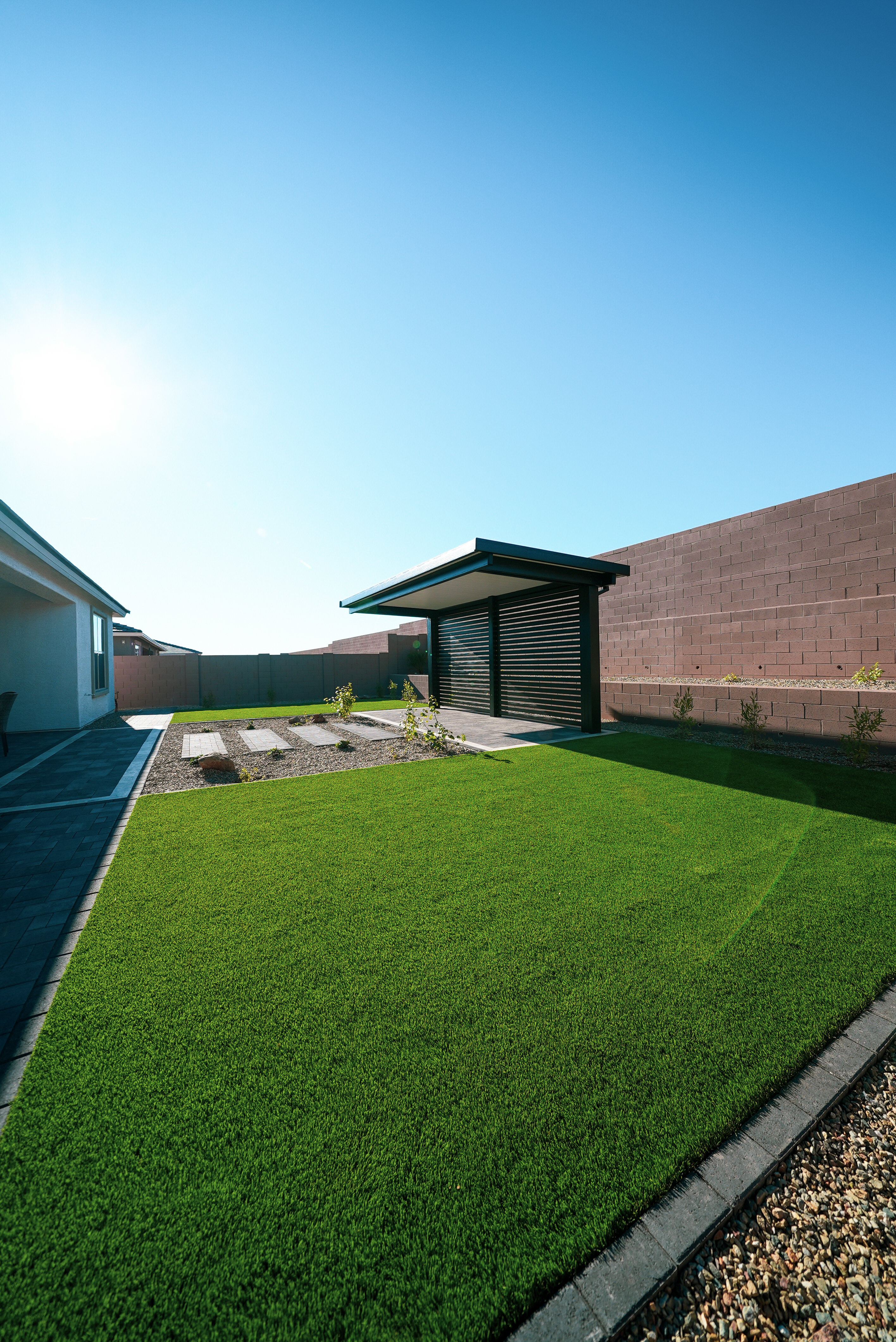 Luxury hardscape design in Gilbert, Arizona featuring modern outdoor living space